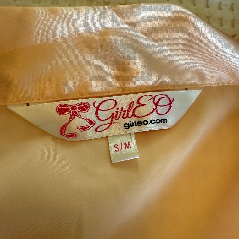 “Bride” Peach Satin Robe - Wedding Getting Ready - Picture 4 of 4